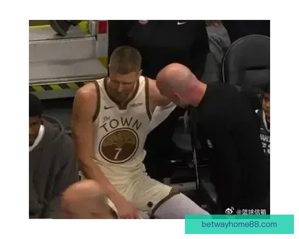 科尔：波尔津吉斯伤退后球队士气受损 失控局面难以扭转